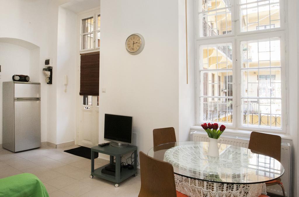 Ferienwohnung Carolyn Apartman In The Old City Budapest Exterior foto