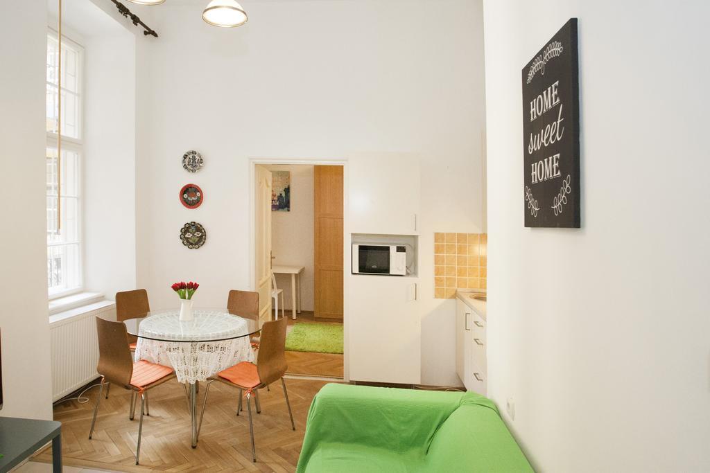 Ferienwohnung Carolyn Apartman In The Old City Budapest Exterior foto