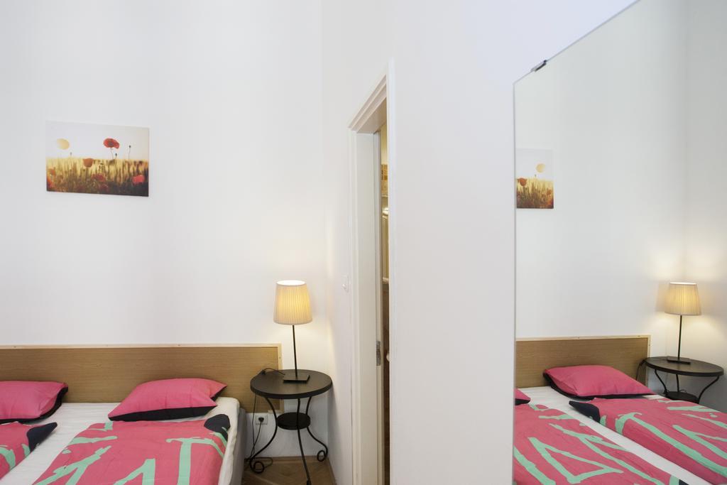 Ferienwohnung Carolyn Apartman In The Old City Budapest Exterior foto
